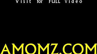 Η μαμά ικανοποιεί την πεινασμένη της πορδή με ασταμάτητο σκληρό γαμήσι.