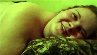 Legakan stres pakai ngewe dildo dan squirting lesbian!