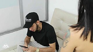 Моя мачеха шалит со мной после орального секса!