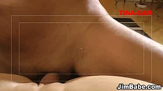 Junge Europäerin 18+ reitet alten Kerl hart.