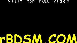 Я смотрю, как баба достигает второго оргазма в bondage с игрушками.