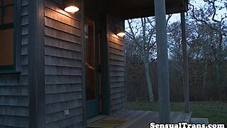 בחורה יוקרתית מתאננת עם דילדו בכיתה