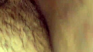 Латинската BBW получава интензивен кумшот в догистайл в домашно видео отблизо. Наведена и напълнена дълбоко!