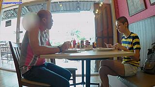 पब्लिक टॉयलेट में सेक्स जो क्रीमपाई से खत्म होता है, जोखिम भरा है?