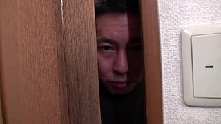 แม่เลี้ยงหงุดหงิดแอบไปหาลูกเลี้ยงตอนกลางคืน