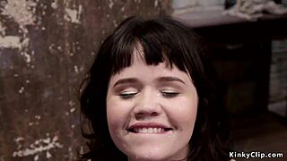 Troietta asiatica 18+ minuta legata e scopata dura