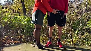 Теща Ведет Себя Как Шлюха для Пасынка на Улице!