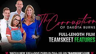 Първерзен доктор проблясва големия задник на Мими Монет в офиса!