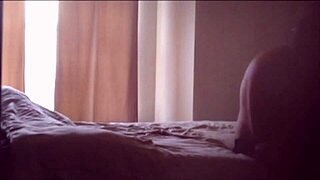 سامر، الفتاة المصرية، تستمتع بنيك منزلي صباحي.