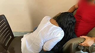 زوجة هندية بنجابية تخون مع صاحب المتجر في فيديو كامل HD صوت هندي.