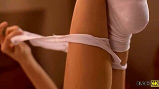 Black4K Güzeli Siyah DJ'yi Hızlı Irklararası Eğlence İçin Baştan Çıkarıyor