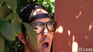 MILF Fit Lexi Luna Santai dengan Tetangga