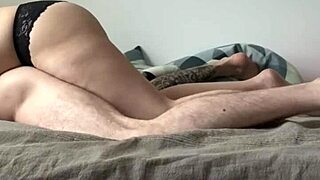 زوجتي تمص الطيز وتثقب أنالي بكسها الرطب