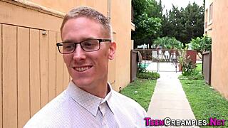 девушка 18+ сосет огромный член ради грязного кремпая. кто знал, что она возьмет все?