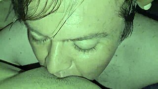 舔美味小穴的热辣特写