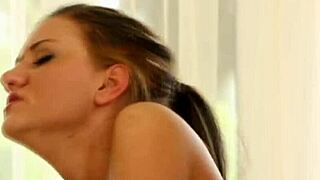 Вау! Би-группа шлюх сосет огромные хуи в дикой четверке!