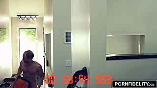 色情忠实蕾莉·里德激烈内射