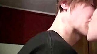 Heiße betrunkene Blondine hart gefickt auf der College-Party