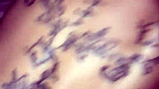 Епично сутрешно чукане с татуирана жена