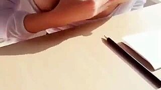 Payudara Cantik Berkilau dalam Pameran Toge Besar Mengagumkan untuk Kenikmatanmu