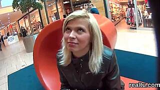 Elbűvölő cseh lányt csábítanak el a bevásárlóközpontban és keményen basznak POV-ban
