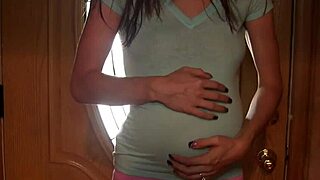 Hej, chceš vidieť moju plodnú píču pripravenú na oplodnenie?