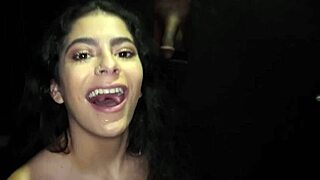 见过像这个天使一样的自然美女在偷情洞吗？