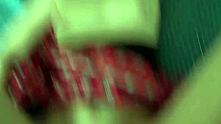 18-letnia Meloni Moon dostaje lizaną cipkę, ssie kutasa i jest mocno jebana w intymnej scenie POV