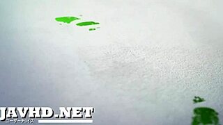 Superbe Japonaise de 18 ans brille dans une compilation sexe HD