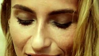 美丽乌克兰熟女Cara Mell在海滩裸体脱衣，好热！