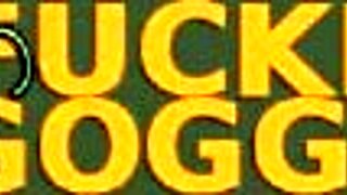 Vi essa magrela morena foder um estranho por dinheiro rápido na rua