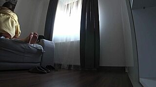 Pengkhianatan anal rumah isteri yang mengejutkan ditangkap kamera