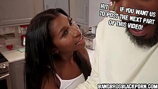 تقول أريد زب أبي الزوج الضخم الأسود في فمي