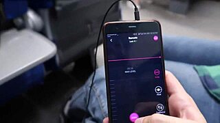 Kontrolliere meinen wilden Orgasmus im öffentlichen Zug jetzt