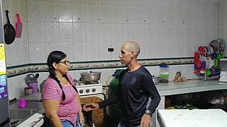 老公的朋友猛操我直到喷水满地