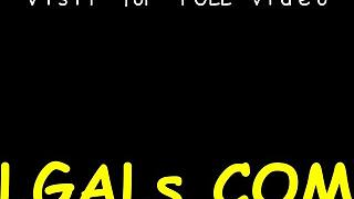 네 명의 장난꾸러기 레즈비언들이 야생 갱뱅에 뛰어들어. 누가 제일 잘 핥아?