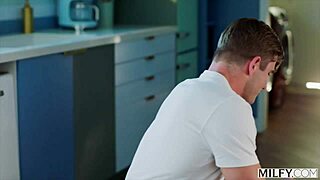 ミルフィー教師レクシ、昔の大学生を激しく！