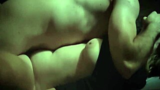 רומן סודי עם דודה חמה כשהמשפחה בחוץ ליום