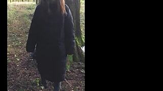 恥ずかしがり屋のロシアンティーンがドイツの森でフェラして、精液を飲み込む、生POVハウスメイドクリップ