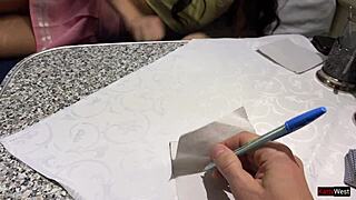 Cuki vonatutas lány veszít kártyán és szexszel fizet