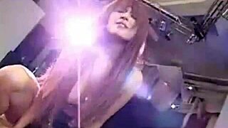 よぉ、このクールな日本ヴィンテージ映画見てみろよ、レトロな感じだぜ！