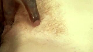 瘦红发荡妇毛腿承受巨大黑鸡巴紧致跨种族猛插，每一下都呻吟