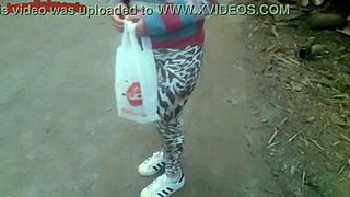 نيك مع حلوة من المستعمرة الهامشية بدون واقي يقذف في الشرج.