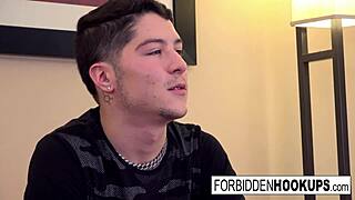 Gorące laski angażują się w intensywny zakazany seks ze strzykami