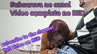 Étudiante se masturbe en public pour le prof sérieux dans une scène hentai risquée